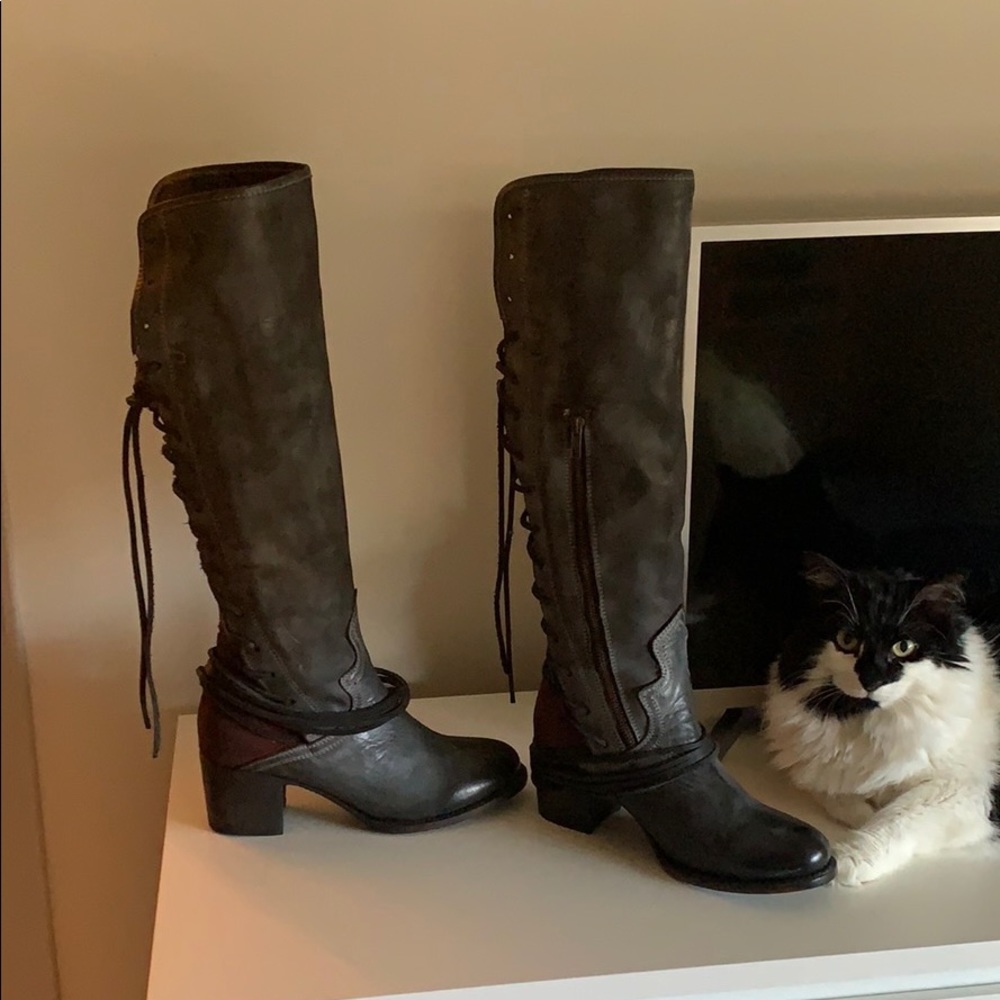 Freebird Coal Boot Size 10M *NEVER WORN*